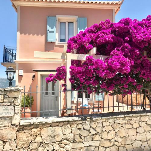 Armonia Villa & Pool House, Stunning views, private pool, peaceful location, ideal for two families!