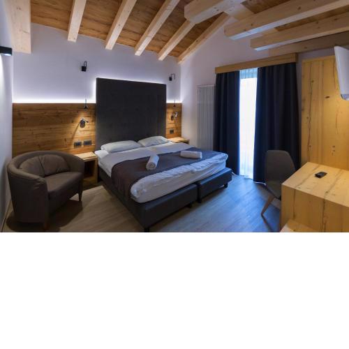 Arnica Mountain Hotel