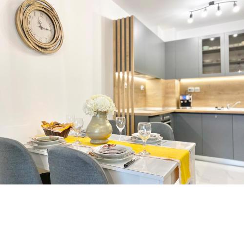 Art Apartment for 4 People Free Parking & Wifi