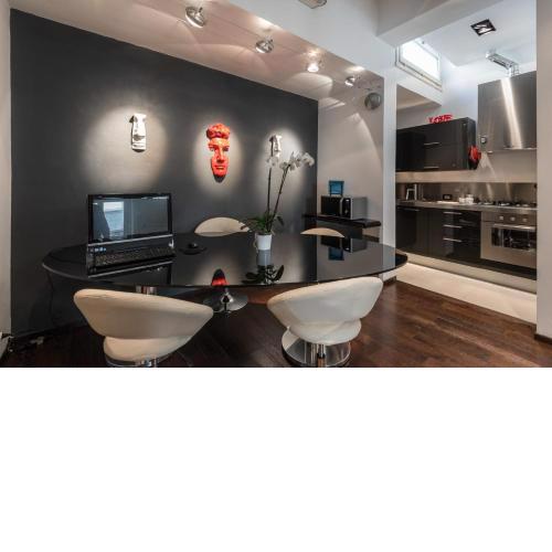ART GALLERY Apartment in Florence-Hosted by Sweetstay