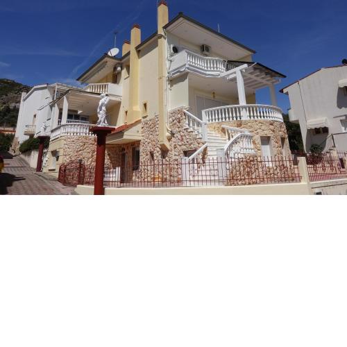 ARTEMIS LUXURY VILLA