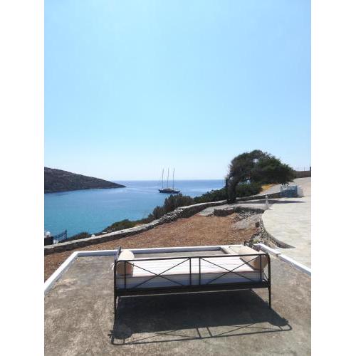 ARTEMIS STUDIOS SIFNOS