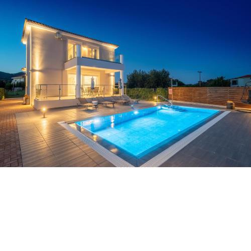 Artemon New Luxury Villa