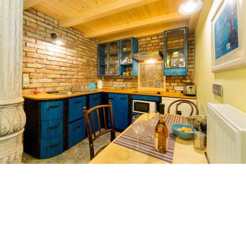 Artistic Apartment