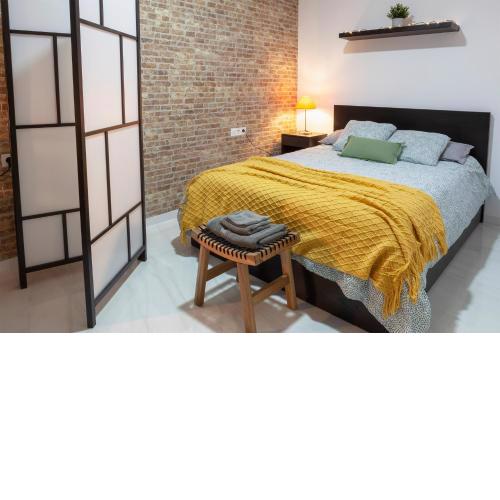 Artistic Digital Retreat-Great Location Near Metro