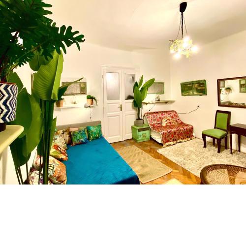 Arty studio flat at city center