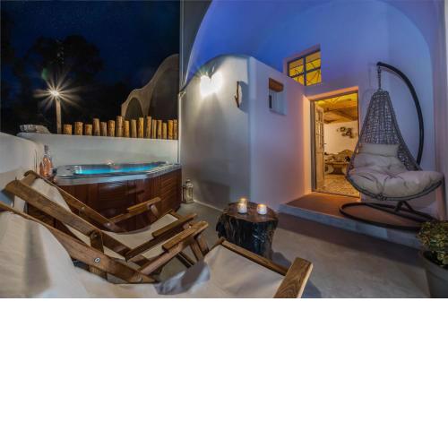 Asera Suites only 300m from Kamari Beach