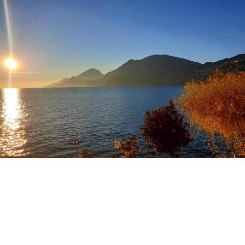 Assenza Lake Front Sweet Apartment