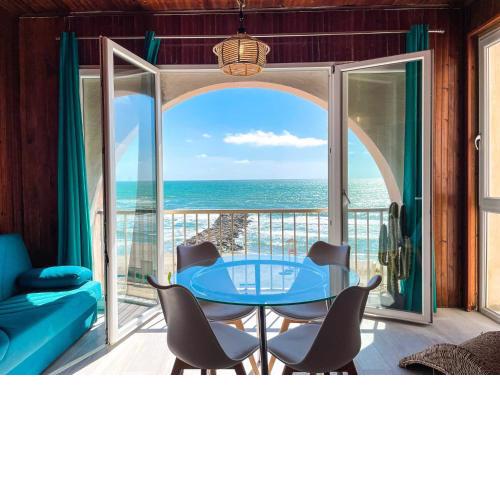 Athena Sea front Apartment, Parking & Pool