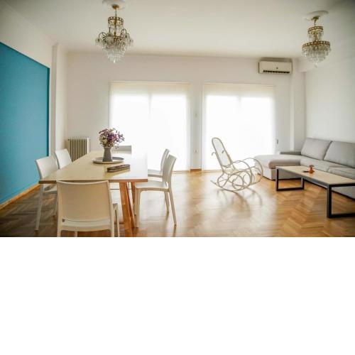 Athenian Blue - Family Apt 5' Minutes from Acropolis Museum