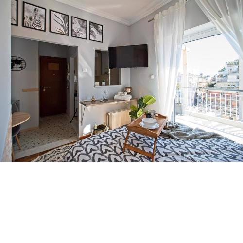 Athenian Sun-Kissed Penthouse with huge Balcony!