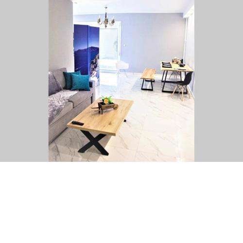 Athens Central 3BD Apartment next to Metro Luxury
