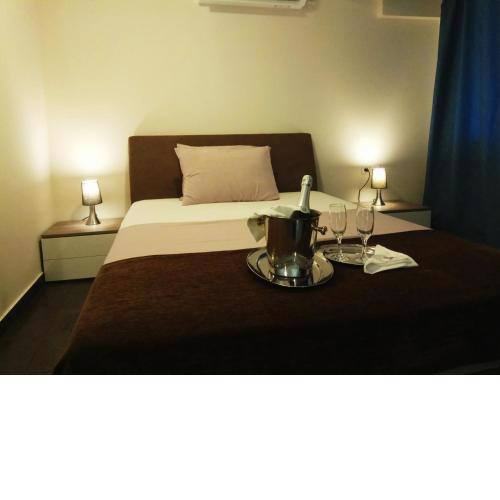 Athens-luxurious-suite 40