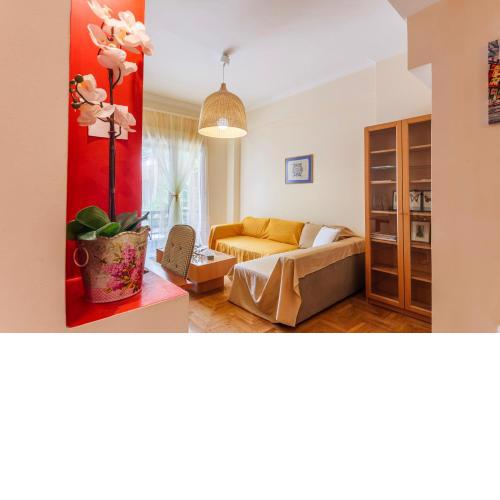Athens Strawberry Hideaway - City Chic Retreat