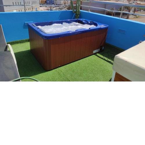 Ático Arinaga con vistas , jacuzzi , terraza y barbacoa