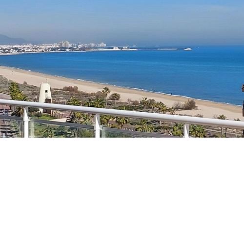 Ático con espectacular terraza frente al mar