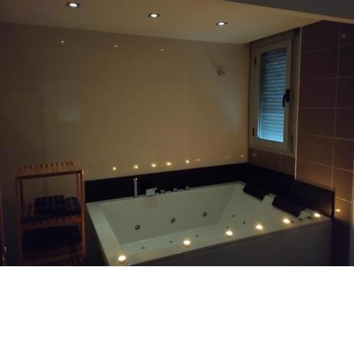 Atico con hidromasaje, terraza y piscina