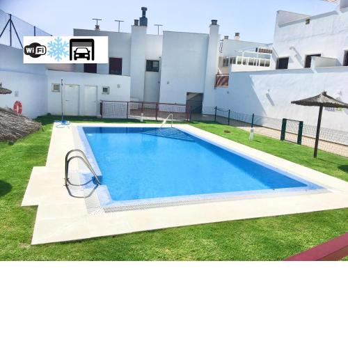 Ático con parking, 2 terrazas privadas, piscina, Aire Ac y Wifi - SOLO FAMILIAS Y PAREJAS -