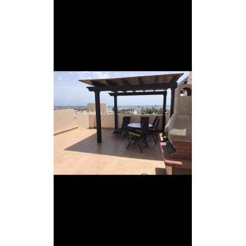 Atico con piscina privada y vistas al mar