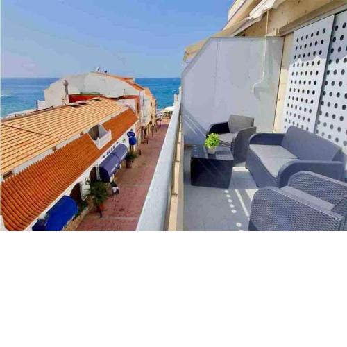 Ático con vistas al mar en el centro de La Caleta