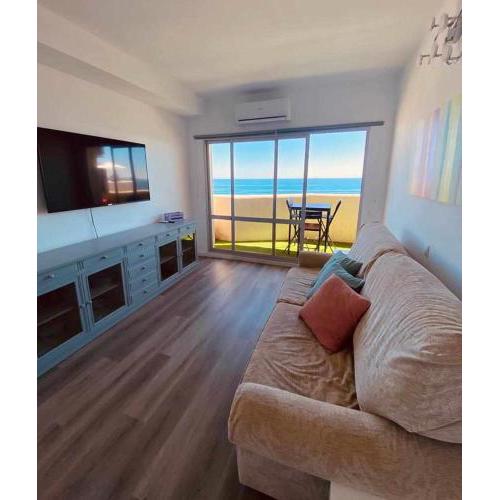 Ático con vistas maravillosas en Benalbeach