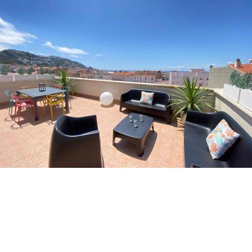 Atico-duplex moderno en en el centro de Roses