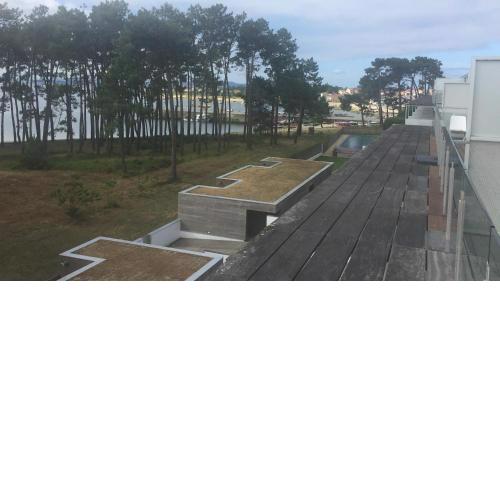 Ático en una isla. Playa y piscina.