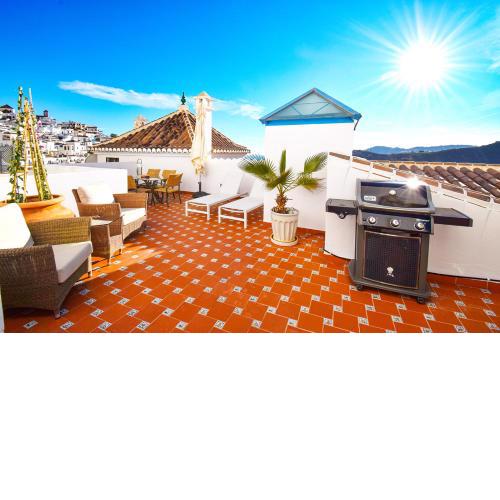 Atico Puerta del Sol, Frigiliana 2 bedroom Modern Apartment with Large Terraces HansOnHoliday Rentals