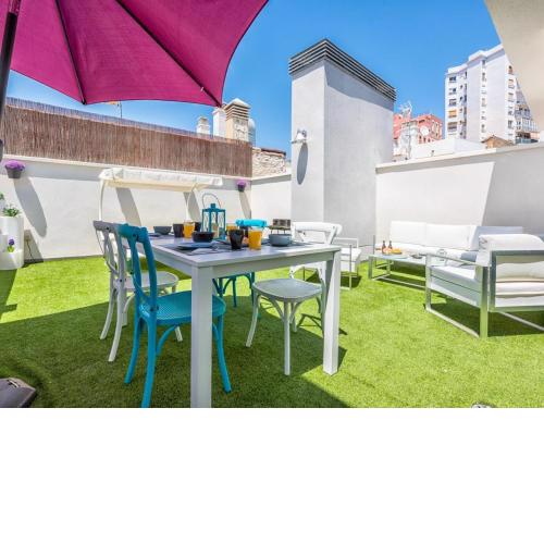 Atico Terraza Privada Piscina Centro AC Nuevo 1hab