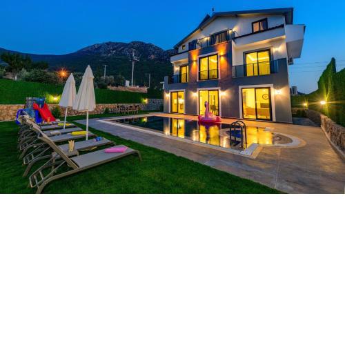 Atlantis - 4 Bedroom Holiday Villa in Hisaronu
