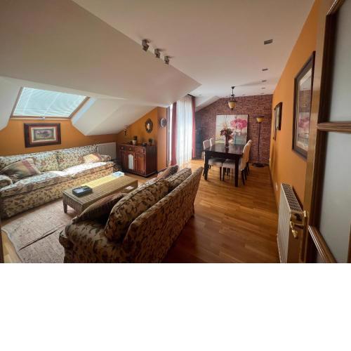 atractivo ático 2 habitaciones