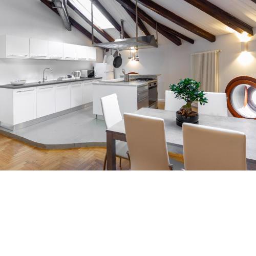Attic Floor Venice Apartment