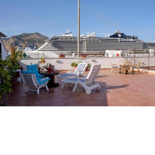 Attico con terrazza sul porto
