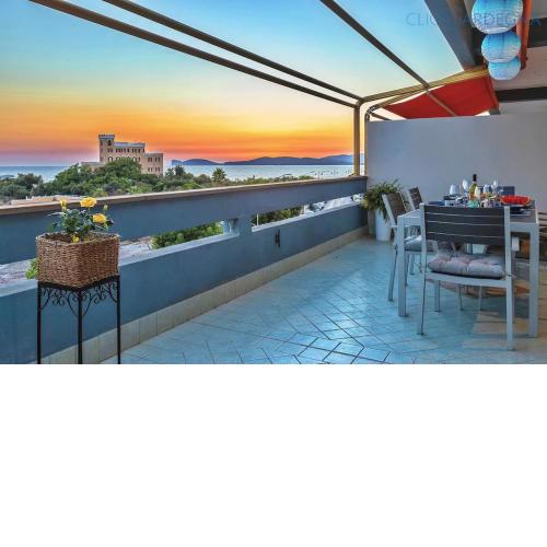 Attico Valencia Alghero con ampia terrazza sul mare posto auto in centro ad Alghero