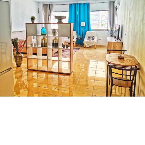 ATTIKI metro 200m,brand new furniture and appliances, 1.6m queen bed.