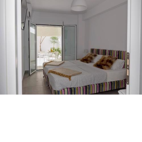 Attiki sunshine apartment with terrace. vipgreece.