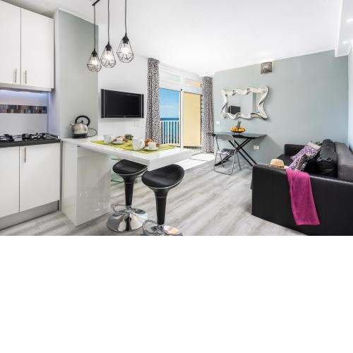 ATTRACTIVE ACCOMMODATION LAS AMERICAS