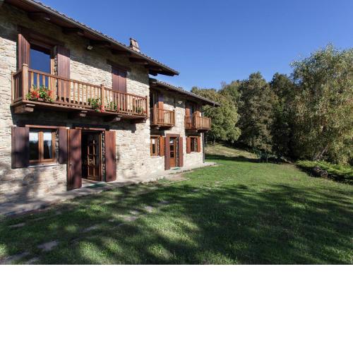 Attractive apartment in Netro with garden