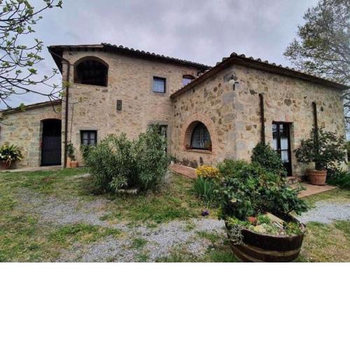 Attractive holiday home in Seggiano with shared pool