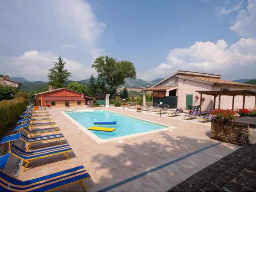 Attractive holiday home in Urbania with bubble bath