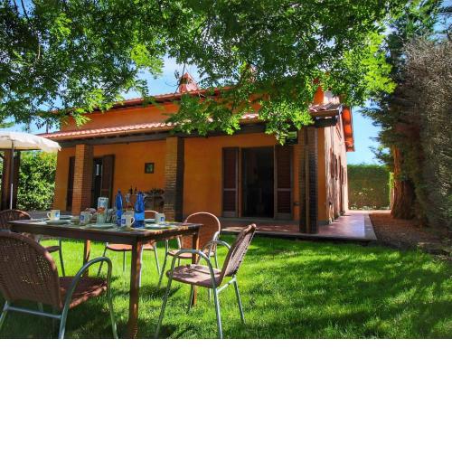Attractive mansion in Chianacce with swimming pool