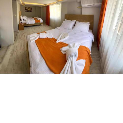 aura hotel