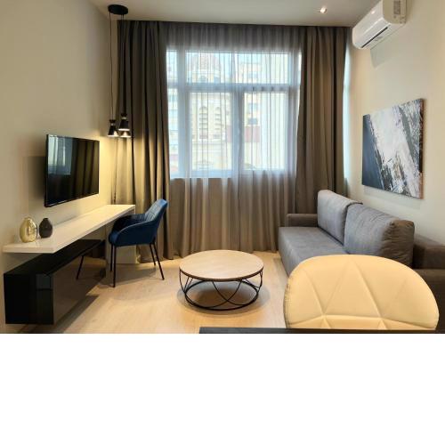 #Aura Studios & Suites F24