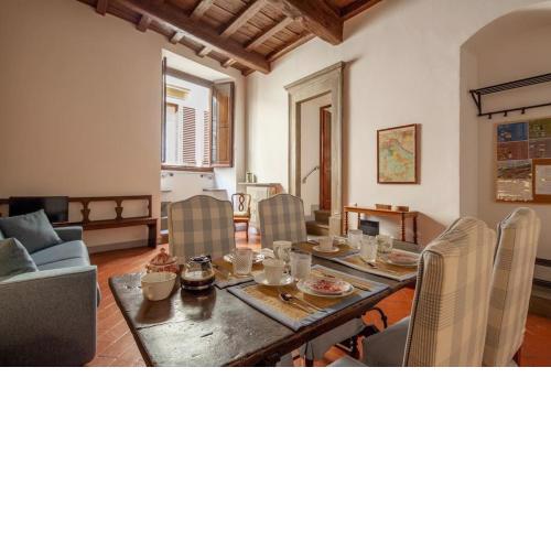 Aurora's Apartment, in the heart of Florence, Renaissance Suite, aircondo BDR, pivot location