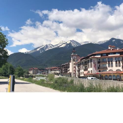 Authentic Cedar Lodge studio near Ski Lift