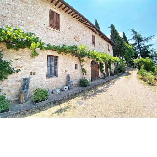 Authentic holiday home in Assisi with a furnished garden