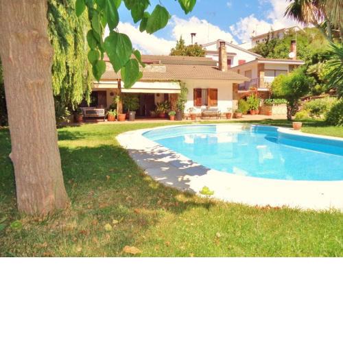 Authentic holiday villa in Sant Pol de Mar just 250 meters from the beach