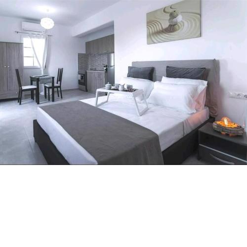 Avalon cosy apartments Kiku studio for 2 with shared swimming pool
