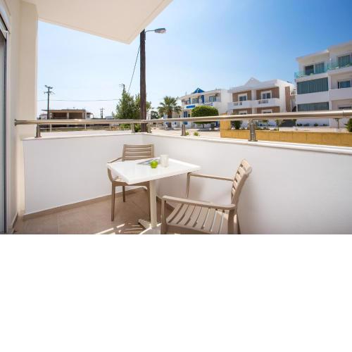 Avi Suites 1
