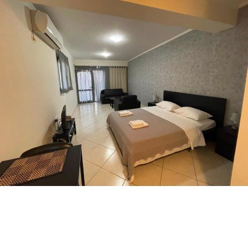AVR Airport Deluxe Suites 4